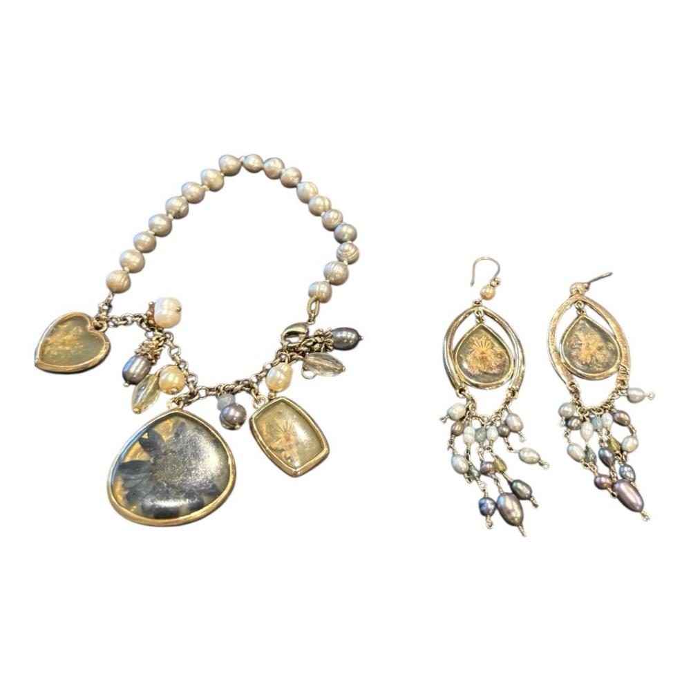 Liz Claiborne Freshwater Bracelet & Earrings. Freshwater Pearl, dried flower JB6